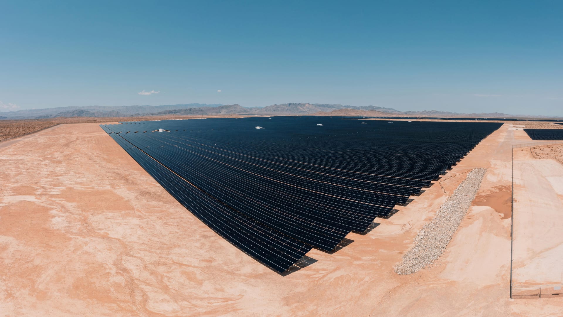 LEADER MONDIALE NEI PRODOTTI FOTOVOLTAICI